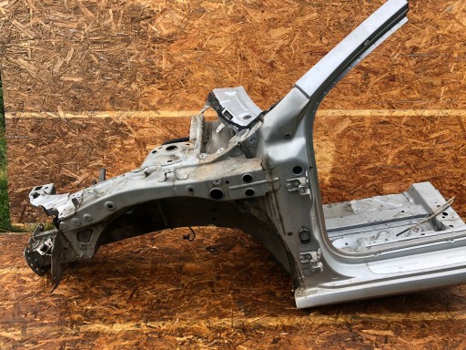 ЛЕВАЯ ПЕРЕДНЯЯ ЧЕТВЕРТЬ RENAULT LATITUDE