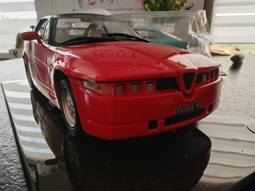 Metalowy Model Samochodu ALFA ROMEO SZ ES-30 Zagato Skala 1:24