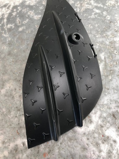 grid of a bumper left front MERCEDES W236 C236 AMG A2368853102