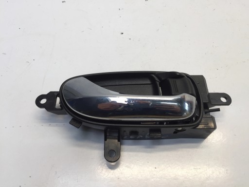 ZE1 - NISSAN LEAF II 2 ВНУТРІШНЯ РУЧКА ЗАДНЯ ПРАВА