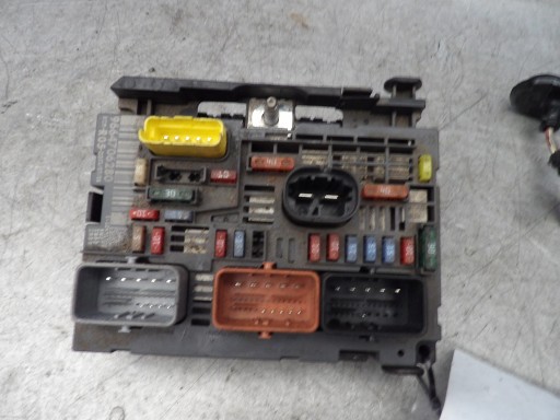 PEUGEOT PARTNER II TEPEE MODULE FUSIBLES 9664706280