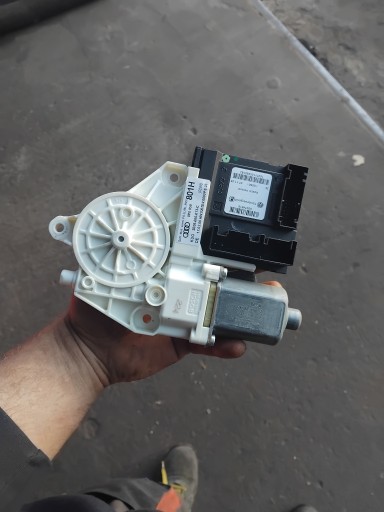 Модуль электродвигателя стеклоподъемника передний левый audi a3 8p 8p0959801h