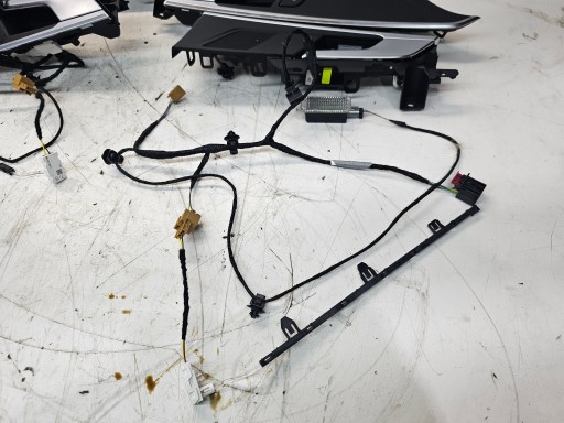 KALMKI WIAZKI BOCZKOW AUDI A4 B9 AMBIENTE KOMPLET