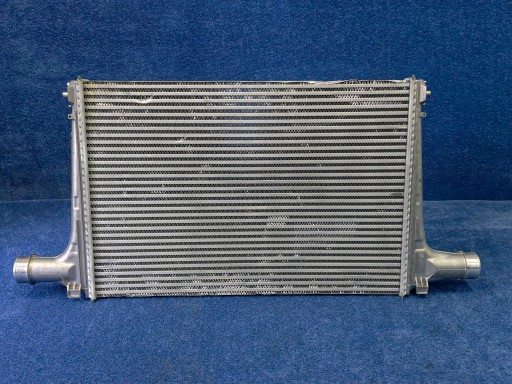 VW TOUAREG III AUDI Q7 Q8 PORSCHE CAYENNE III intercooler 4M0145805J