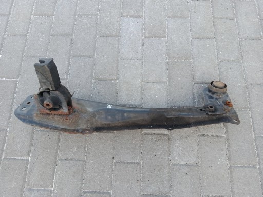 TOYOTA AVENSIS T25 балка двигателя продольная подушка
