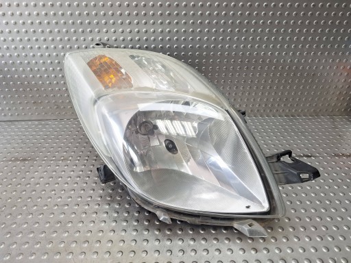 light right front TOYOTA YARIS II 06-09 81110-0D120 EUROPA