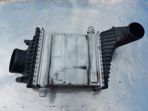 W176 РАДІАТОР ІНТЕРКУЛЕРА A1330900514 AMG