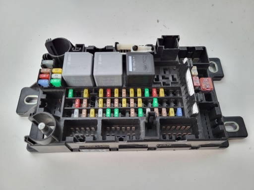 Блок предохранителей land rover k8d2-14n030-ab