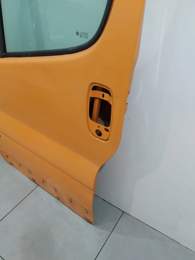 door left front POMARANCZOWE Opel Vivaro and (2001-2014)