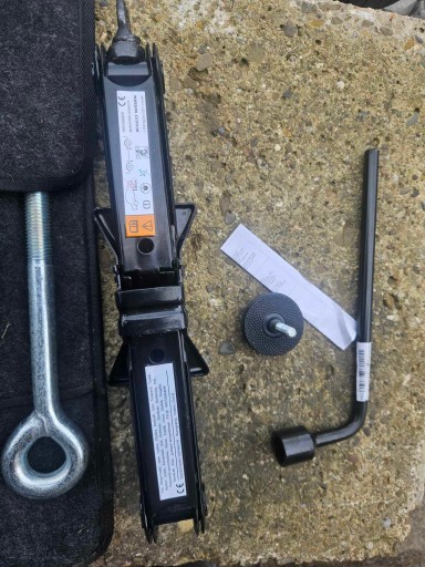 DACIA ВЕСНА ДОМКРАТ ДЛЯ ЗАМІНИ КОЛЕСА ЛІФТ КЛЮЧ ВУХО КОМПЛЕКТ