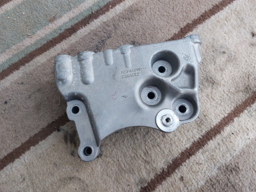 112318425R - Лапа двигателя MERCEDES W177 1.5 D 19r