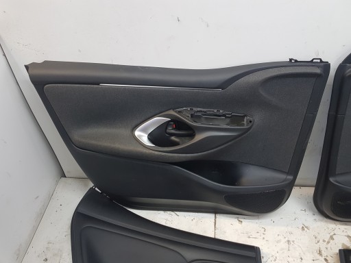 Yaris IV P21 оббивка бекон передні двері л