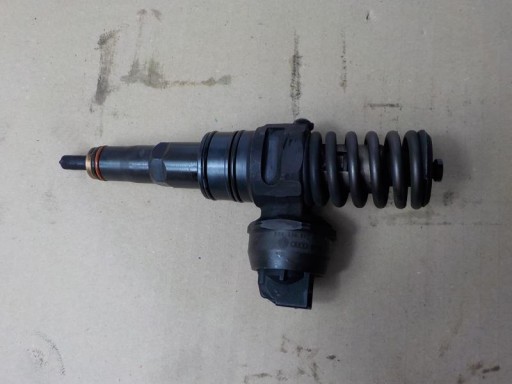 038130073AH - VOLKSWAGEN PASSAT B5 насос-форсунка 038130073 AH