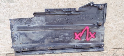 Крышка шасси левая AUDI A4 B8 8K0825207B *1*