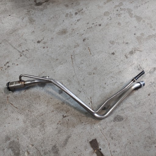 MX68-9032-AA - FORD KUGA MK3 2.5 FHEV ТРУБА ПАЛИВНА КРИШКА MX68-AA