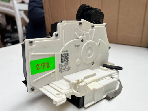 lock door VW SEAT SKODA AUDI 4K0839015P !J