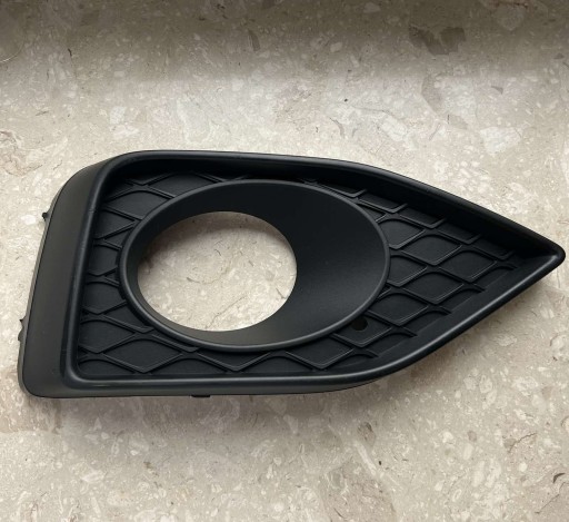 Seat Tarraco 2019- grid of a bumper of the front right 5FJ853666