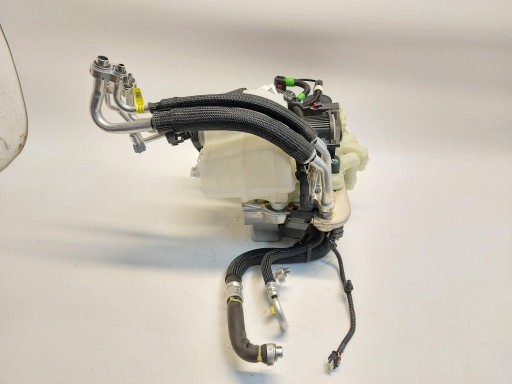 TESLA MODEL Y 2024r Pumpe CIEPLA klimaanlage 1547595-A2-F