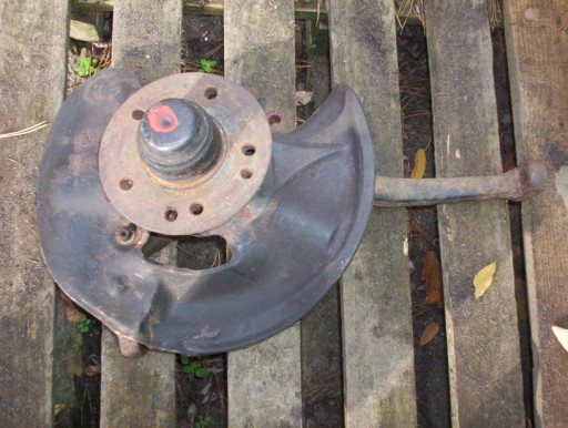 2102301 - Кулак поворотний з ступицею і абс лівий mercedes 202 c 180