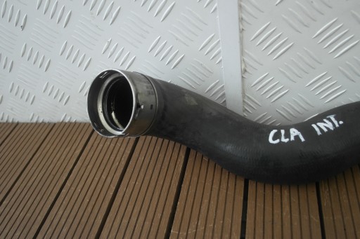 MERCEDES CLA W117 13-19 1.6 CGI Schlauch intercooler Schlauch Rohr A2465280282