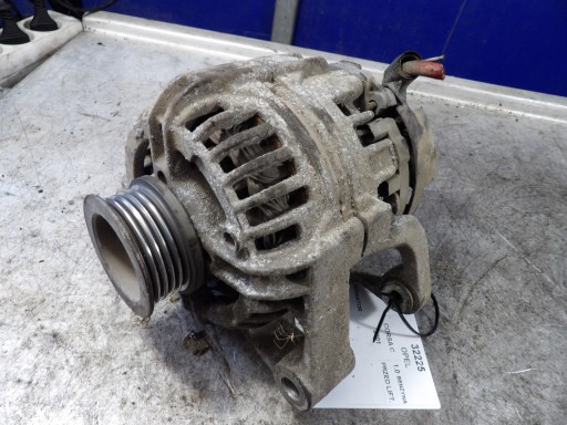 Opel Corsa C Alternateur 0124225018 24437119