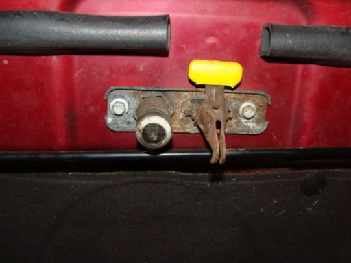 Замок болт капот Discovery 2 II