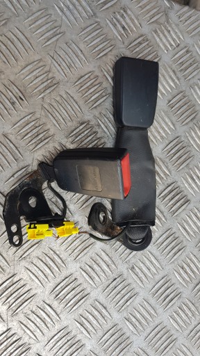 MERCEDES W204 SPINKA ZAPINKA öv, szíj BEPIECZENSTWA A2048602669 heck mitte