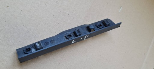 A7 4G UCHYWT holder support left rear part of the rear of a bumper 4G8807889