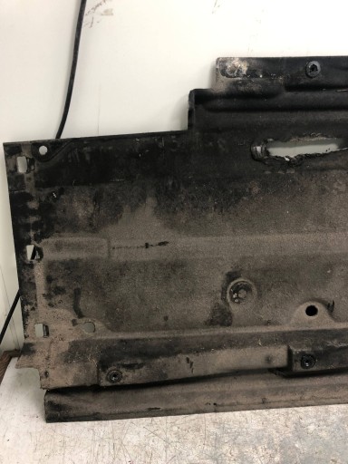 cover chassis left AUDI A4 B8 LIFT sedan 8K0825207D