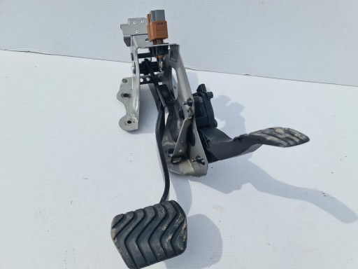 X-TRAIL T32 педаль акселератора тормоза 18002 DF30B