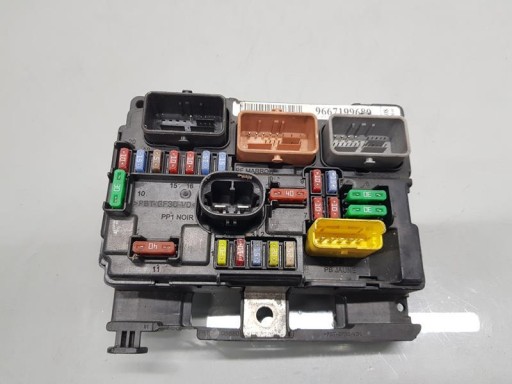 БЛОК ПРЕДОХРАНИТЕЛЕЙ BSM C3 PICASSO 9667199680