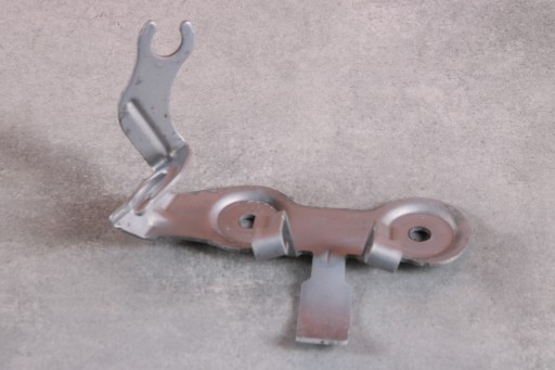 BMW G11 G15 G30 G31 G60 G61 úchyt WEZYKA brzdového pravý předek 6861836