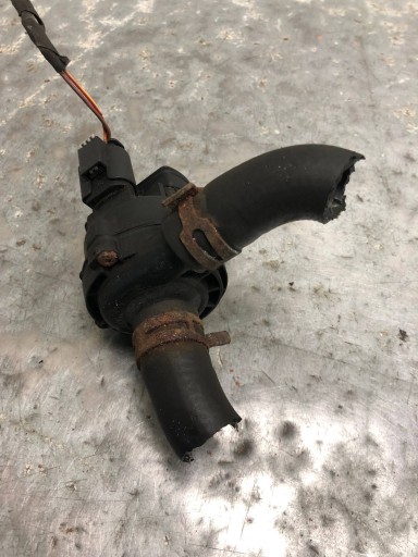 pump of water MERCEDES W212 KOMBI LIFT A2118350364