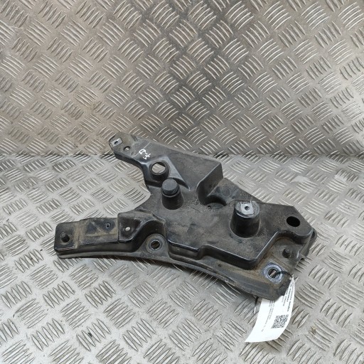 31424579 - Volvo xc60 2020 передняя правая сторона крепление/навеска переднего крыла