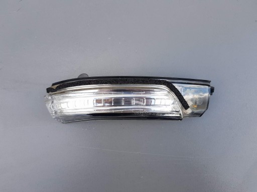 Указатель поворота зеркала правый Avensis T27 09-14