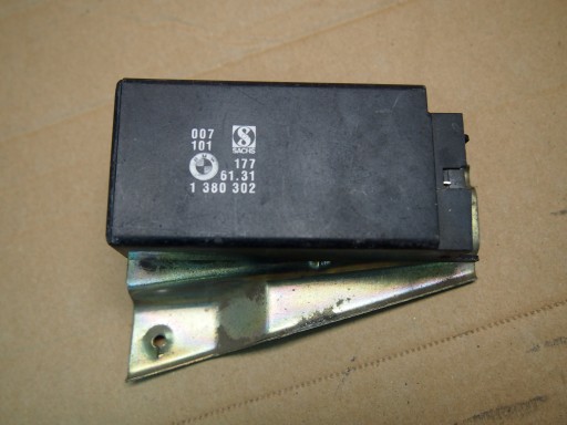 3030303012 - Контролер центрального замка BMW e30