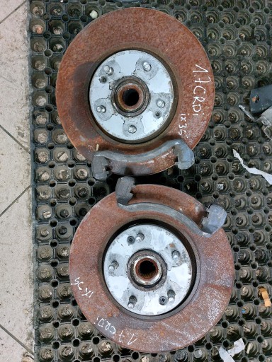 Поворотний кулак передній правий hyundai ix35 sportage