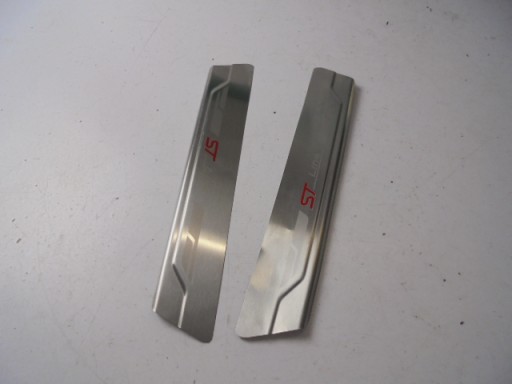 УГЛЕРОДНЫЕ БОКОВЫЕ ПАНЕЛИ FORD FIESTA MK8 ST-LINE 19 R