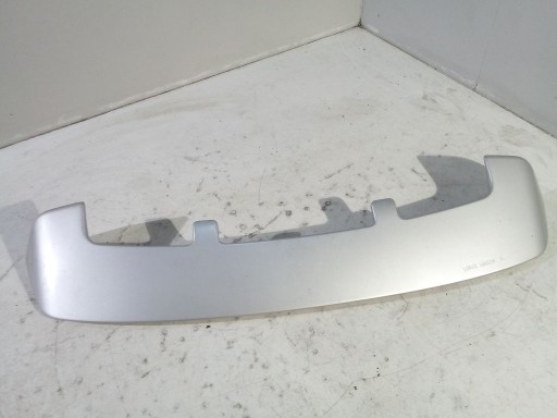 Mitsubishi Space Wagon spoiler lotka del cofano