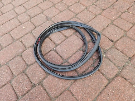 gasket door rear part rear left HB zgarniacz Opel Astra J 4 IV