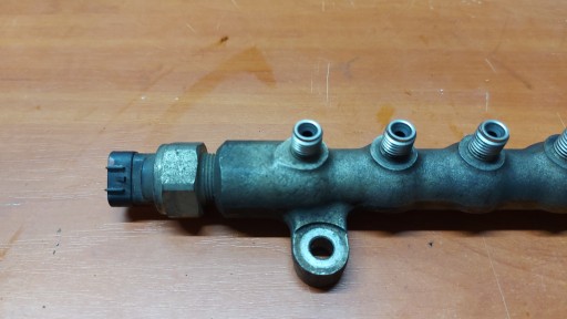 vstrekovacia rampa TOYOTA AVENSIS T25 COROLLA VERSO 06- 2,0 126KM D4D