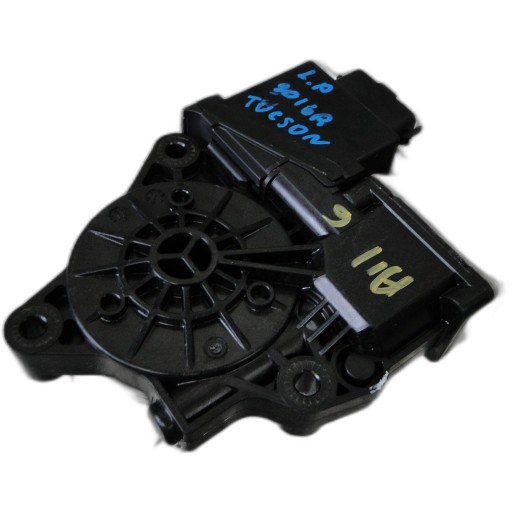 Электродвигатель стеклоподъемника левый передний hyundai tucson iii 82450-d7010