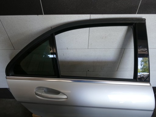 MERCEDES C-KLASA W204 sedan door right rear part colour 775