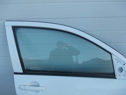 Скло передньої правої двері Suzuki Celerio