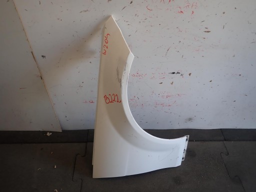 fender front right MERCEDES C-KLASA W204 07-14