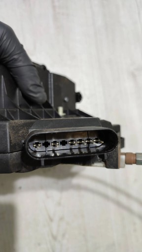 Ford Mondeo MK5 16r 2.0TDCi rear part side right lock door