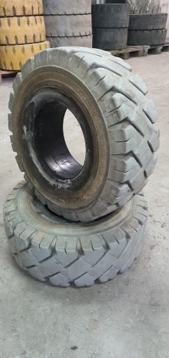 121qw2 - Повна шина 18x7-8 (180/70-8) Solideal