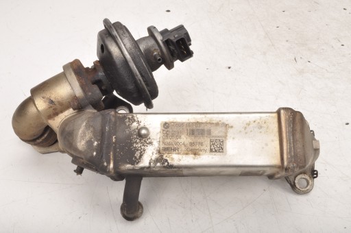 BMW E87 2.0 D 118D радиатор выхлопных газов