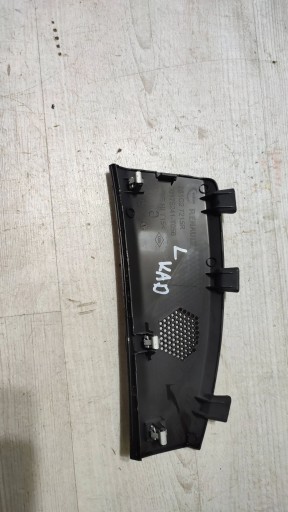 Renault Kadjar 17r 1.5dci left side covering of the speaker