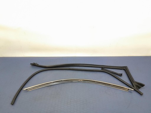 УПЛОТНИТЕЛЬ ДВЕРИ MUSTANG MK VI ПЕРЕДНИЙ СЛЕВА